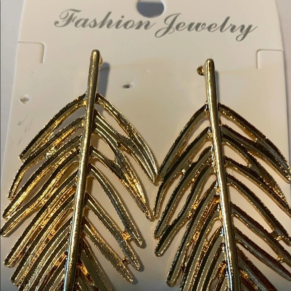 RESTOCKED! Gold Exaggerated Long Leaf Earrings - Picture 4 of 5